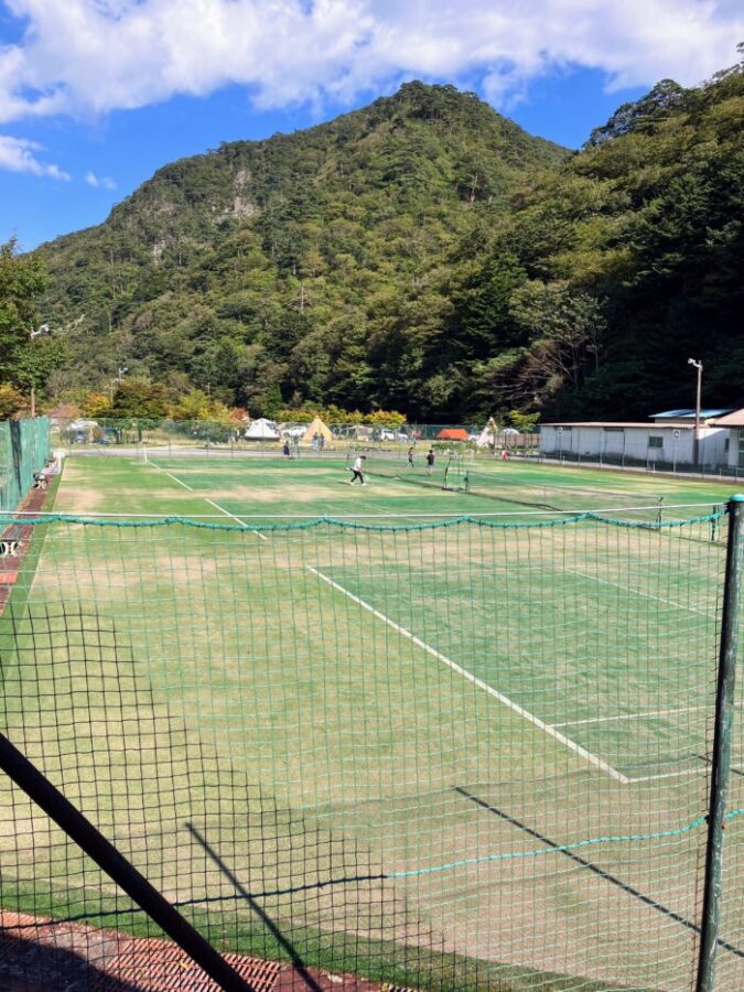 栃木県那須塩原市の塩原グリーンビレッジのキャンプ場のテニスコート