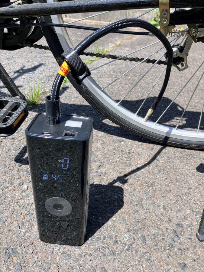 電動エアコンプレッサーと自転車